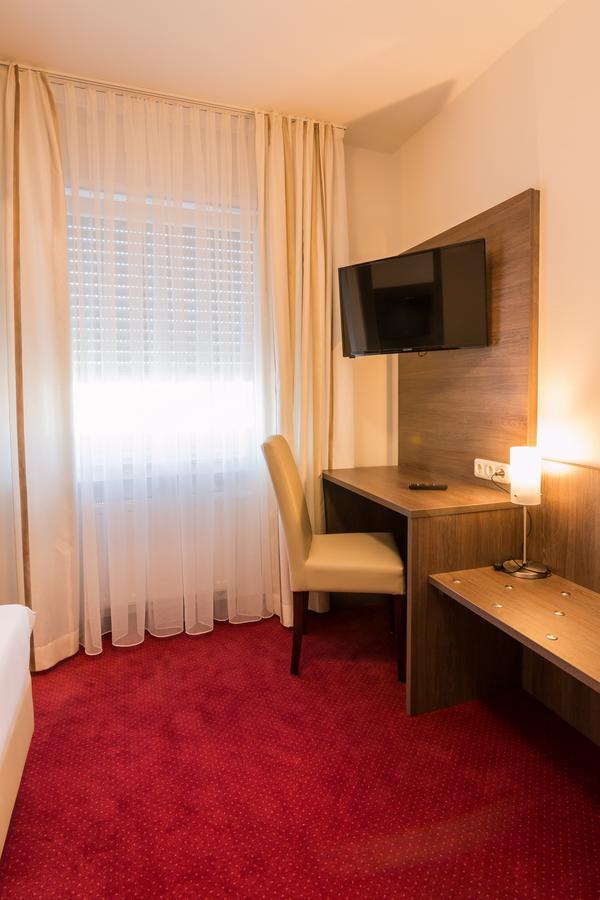 Hotel Restaurant Jaegerhof Kerpen  Kültér fotó