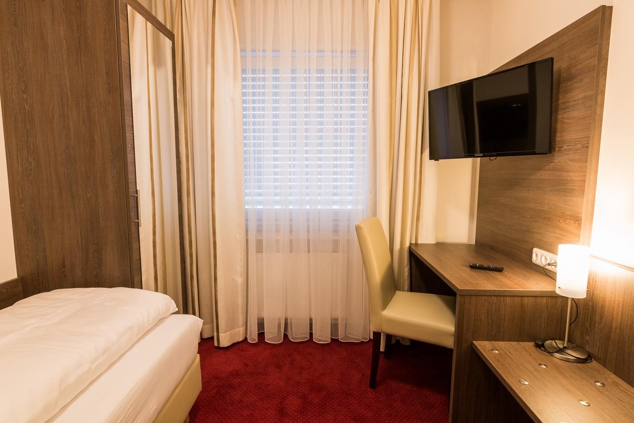 Hotel Restaurant Jaegerhof Kerpen  Kültér fotó